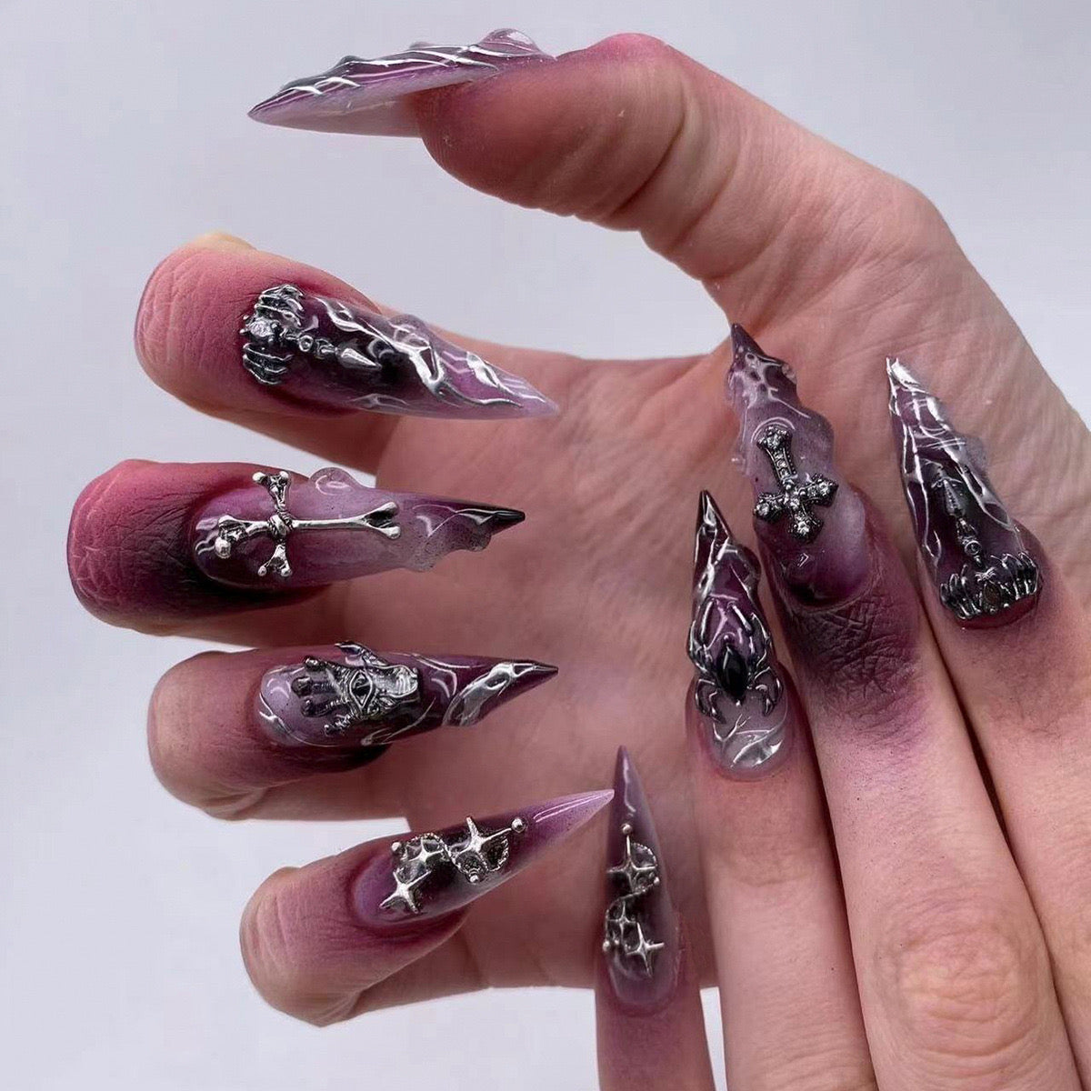 Halloween spicy and sweet cool nail art, French flame cross nail art, purple gradient series spider nail tips fake nails